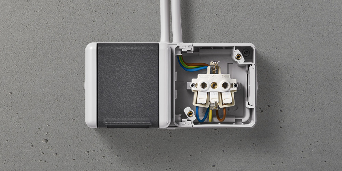 Doppelsteckdose mit Trennsteg bei Elektro-Betrieb Bernd Reinhardt in Wüstheuterode